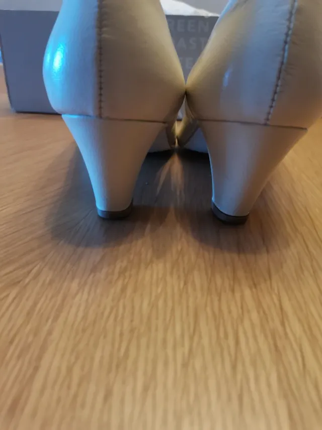 Zapatos de tacón beige