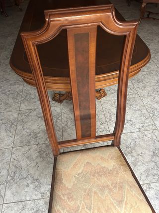 Mesa extensible de madera con 6 sillas