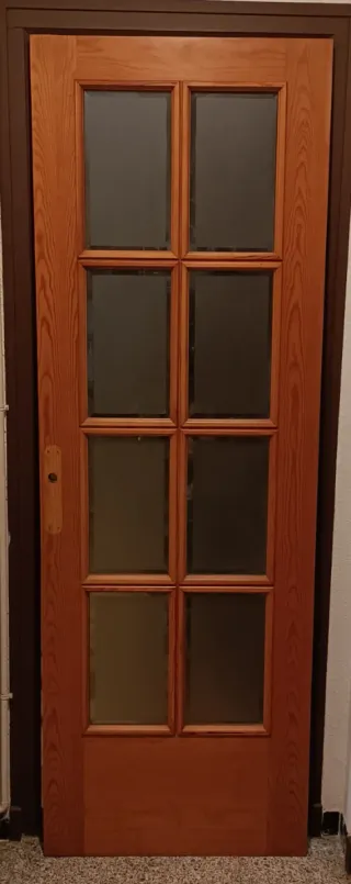 Puerta de comedor de madera con cristal opaco!