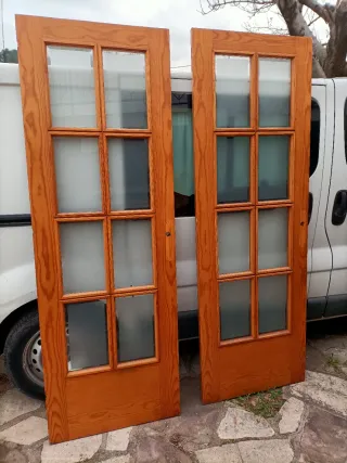 Puerta de comedor de madera con cristal opaco!