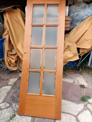 Puerta de comedor de madera con cristal opaco!