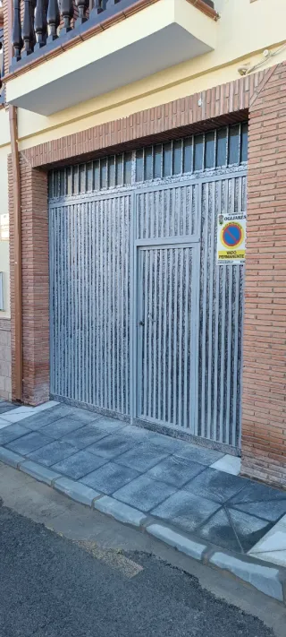 Puerta de garaje de hierro