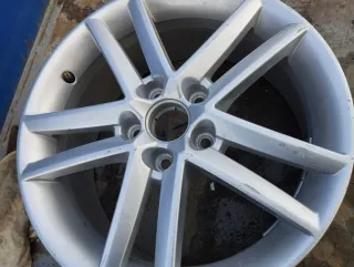 Llanta Seat 5P0 601 / 025M