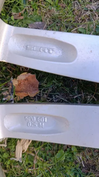 Llanta Seat 5P0 601 / 025M