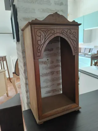 Urna-Capilla de madera tallada