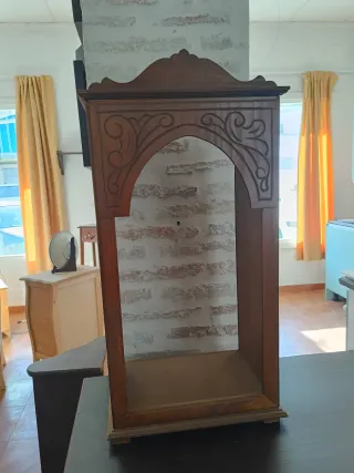 Urna-Capilla de madera tallada