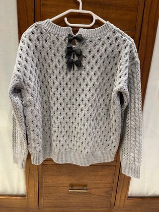 Jersey gris con lazos