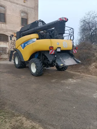 Cosechadora New Holland CR9060.