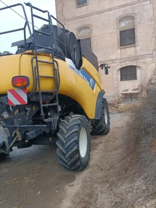 Cosechadora New Holland CR9060.
