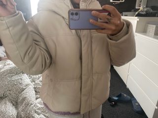 cazadora acolchado efecto piel Stradivarius