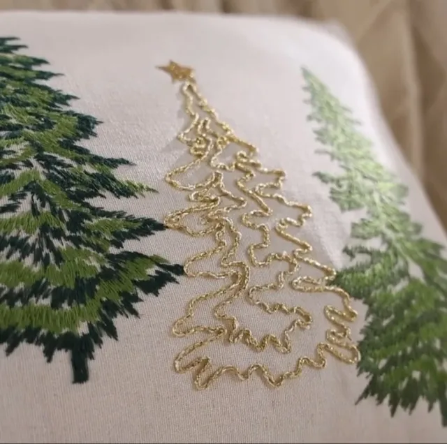 Capa de almofada de 45x45 cm. Bordado Árvore de Natal