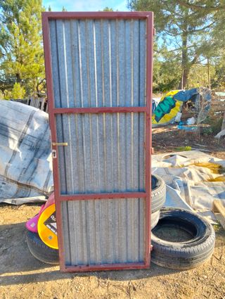 Puerta metálica galvanizada