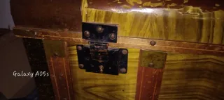 Baúl antiguo tela y madera para restaurar