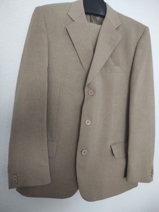 Traje chaqueta y pantalón beige Talla 44