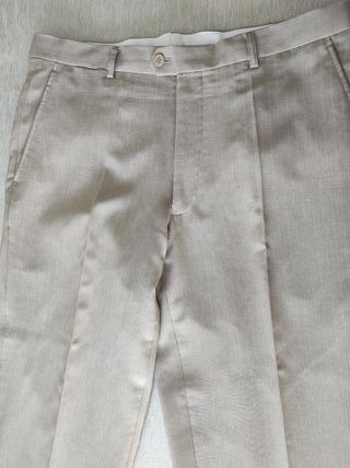 Traje chaqueta y pantalón beige Talla 44