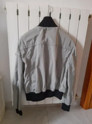 Bomber grigio con zip