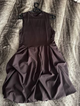 Vestido marrón sin mangas
