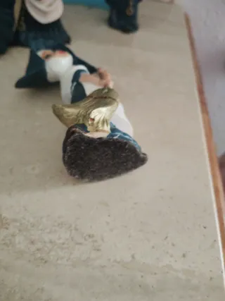 Figuras de monjas decorativas