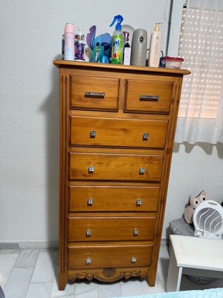 Cómoda de madera marrón