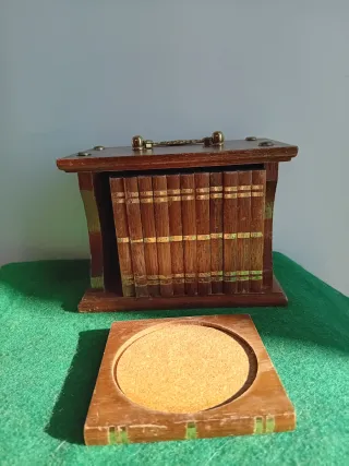 Sottobicchieri legno forma libreria