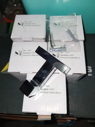 Lote de 5 perchas AVANT Cromo Brillo 90°