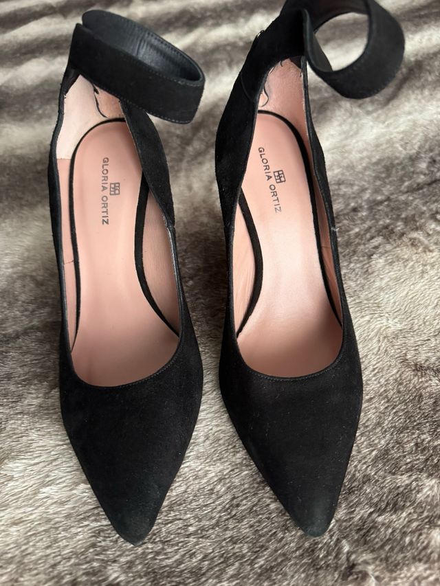 Zapatos Gloria Ortiz Negros Tacón