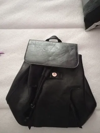 Mochila negra mujer sin estrenar.