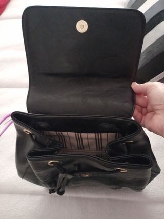 Mochila negra mujer sin estrenar.