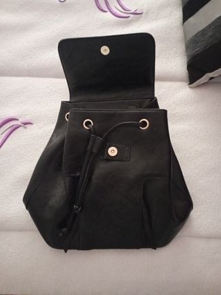 Mochila negra mujer sin estrenar.