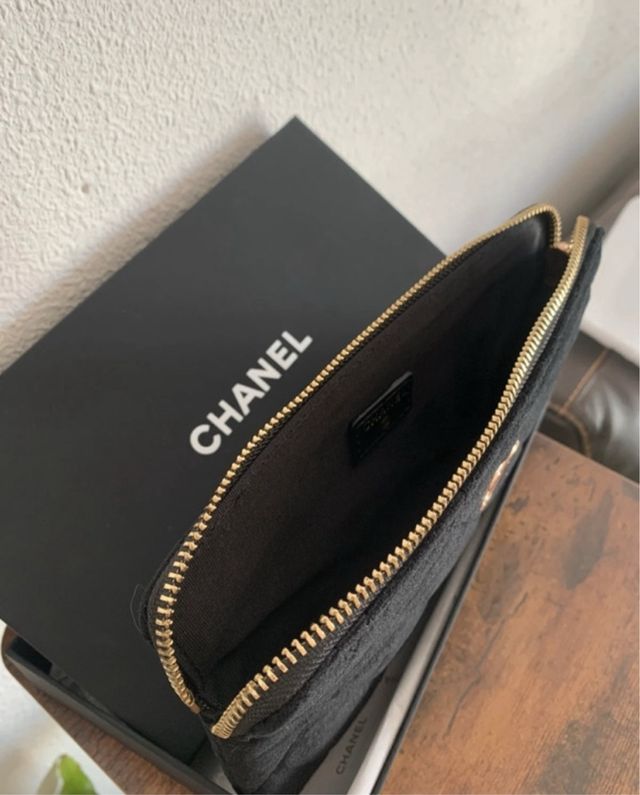 Necessaire Chanel Preto e Dourado