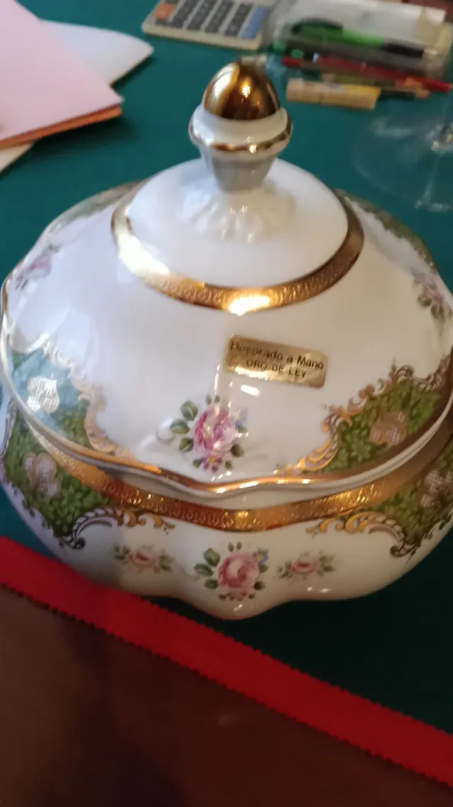 Vasija consomé porcelana decorada oro