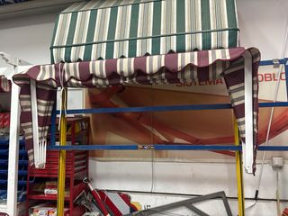 Tessuti per tende, coperture o pergole