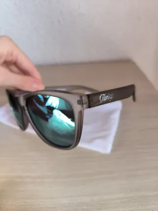 Gafas de sol Flamingo grises y verdes nuevas