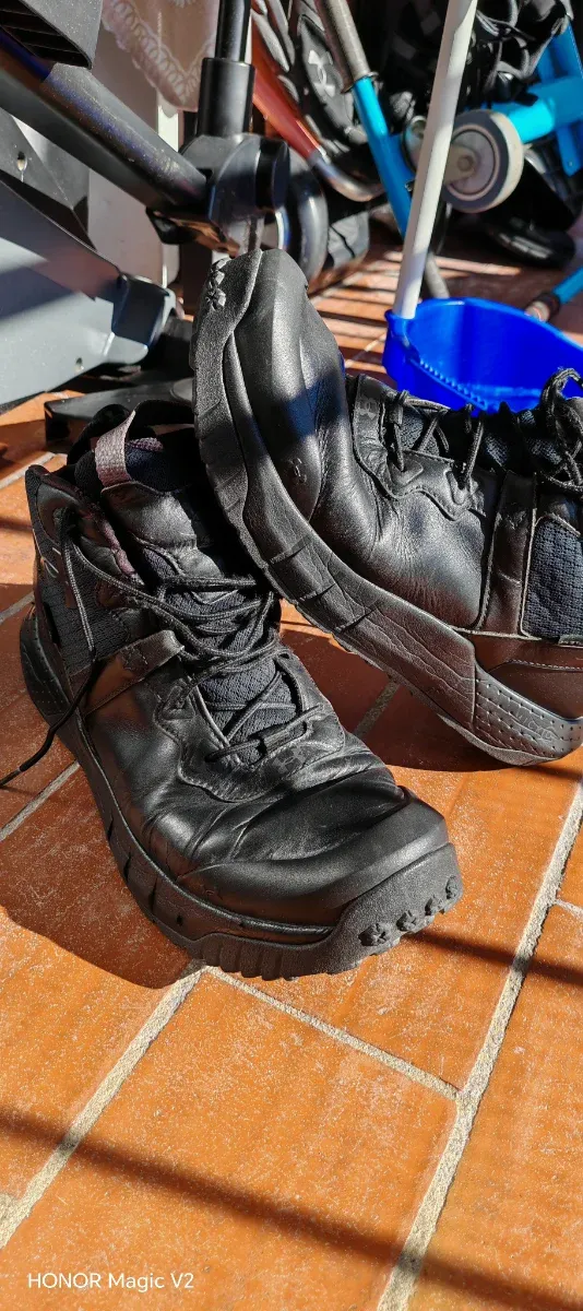 Botas Under Armour Negras