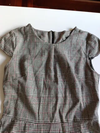 Vestido de cuadros gris y rojo