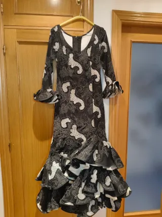 Traje Sevillana Negro y Blanco talla 42