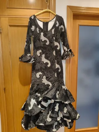 Traje Sevillana Negro y Blanco talla 42