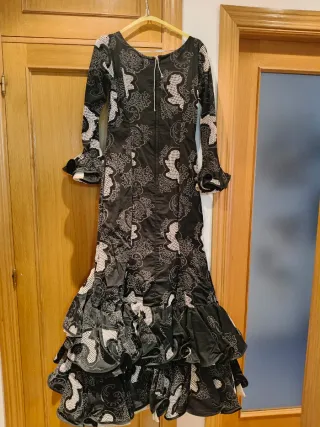 Traje Sevillana Negro y Blanco talla 42