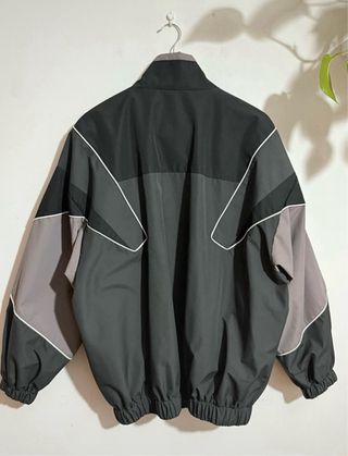 Cazadora oversize vintage Zara negra gris