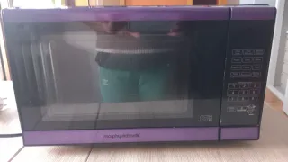 Microondas Morphy Richards Morado