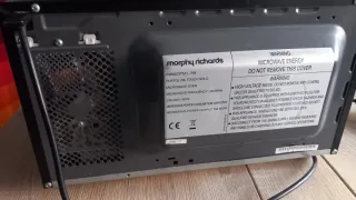 Microondas Morphy Richards Morado