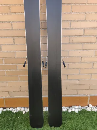 Esquis freeride Armada 104 con fijacion