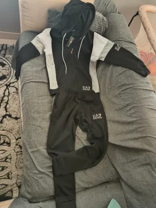 Ropa Emporio Armani Negra y Gris