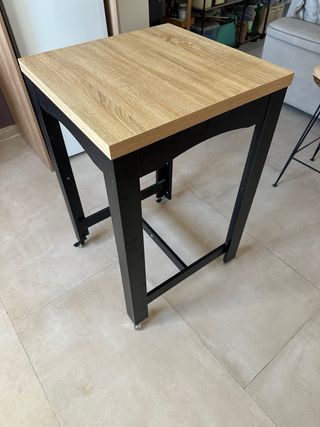 Tavolo alto in legno e metallo da bar