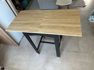 Tavolo alto in legno e metallo da bar