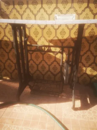 Patas de máquina de coser antigua