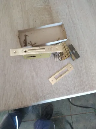 Cerradura para empotrar con llaves