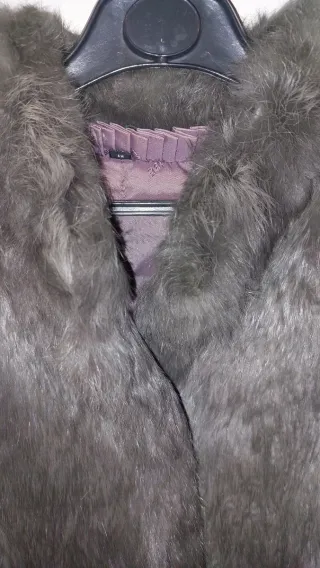 Chaquetón de pelo natural gris