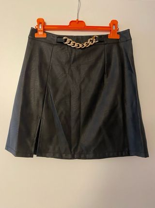 Gonna nera ecopelle con catena