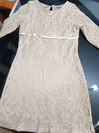 Vestido champán encaje detalle bajo pecho